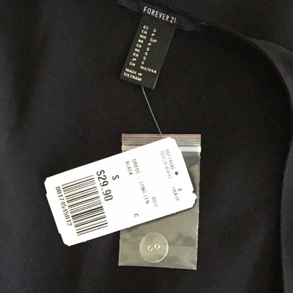 F21 | Black minimalist dress - Picture 6 of 6